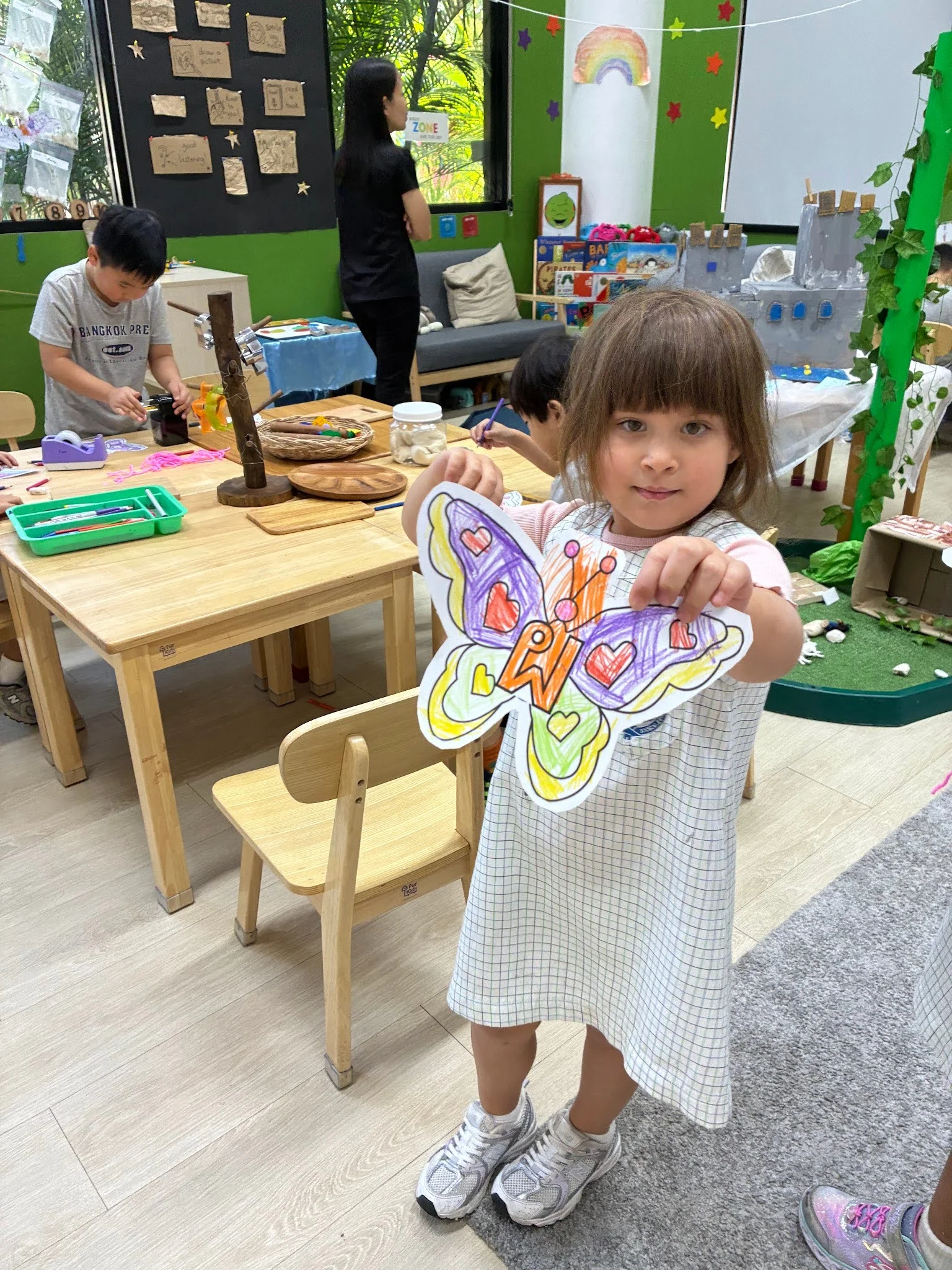 Reception learns Thai with creativity
